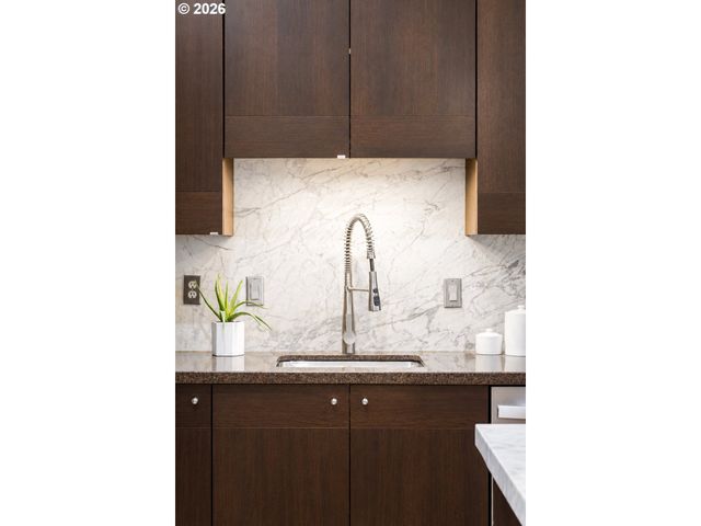 1930 S RIVER Dr 103, Portland, OR 97201