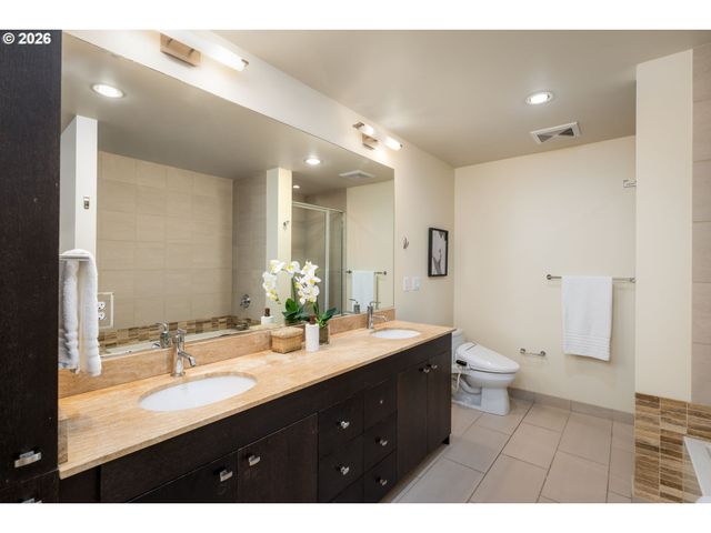 1930 S RIVER Dr 103, Portland, OR 97201