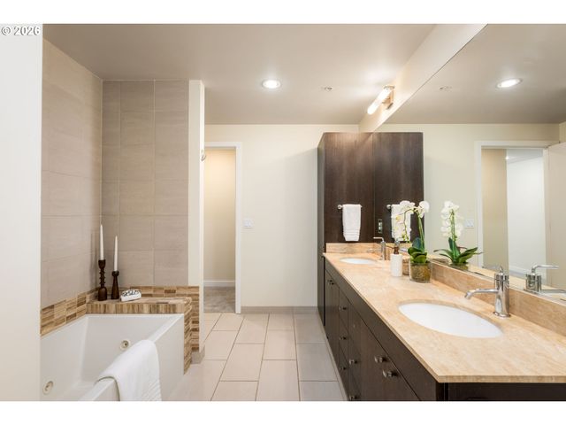 1930 S RIVER Dr 103, Portland, OR 97201