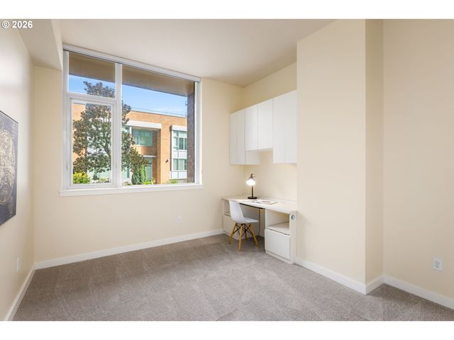 1930 S RIVER Dr 103, Portland, OR 97201
