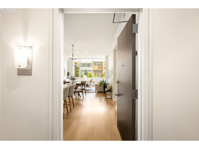 1930 S RIVER Dr 103, Portland, OR 97201