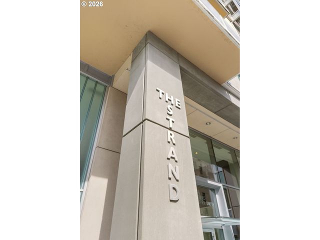 1930 S RIVER Dr 103, Portland, OR 97201