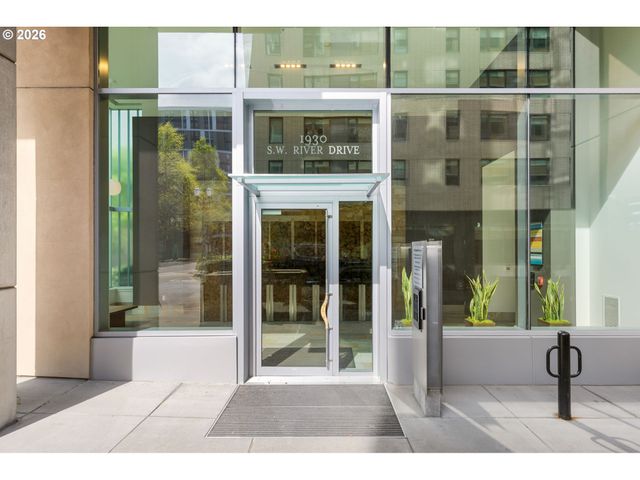 1930 S RIVER Dr 103, Portland, OR 97201