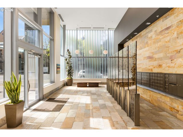 1930 S RIVER Dr 103, Portland, OR 97201