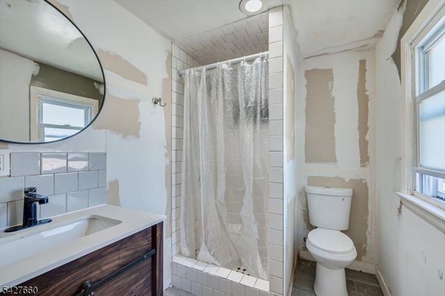520 Oak St, Kenilworth Boro, NJ 07033
