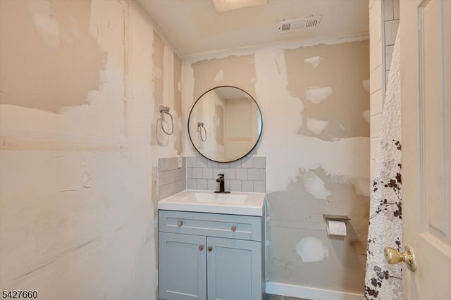 520 Oak St, Kenilworth Boro, NJ 07033