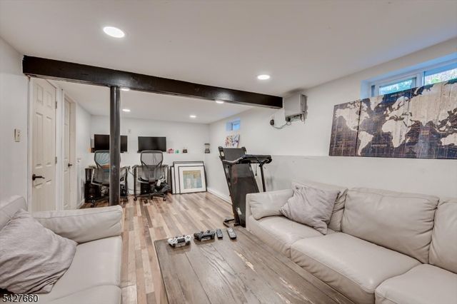 520 Oak St, Kenilworth Boro, NJ 07033