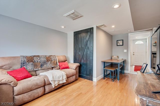 520 Oak St, Kenilworth Boro, NJ 07033