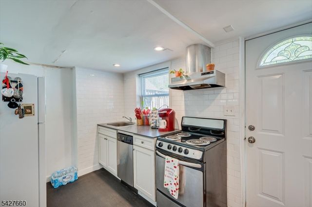 520 Oak St, Kenilworth Boro, NJ 07033