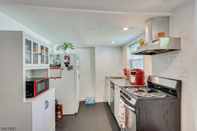 520 Oak St, Kenilworth Boro, NJ 07033