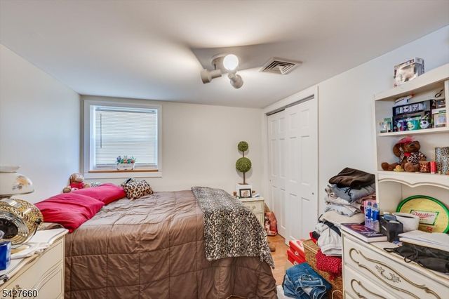 520 Oak St, Kenilworth Boro, NJ 07033