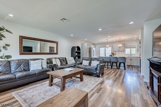 520 Oak St, Kenilworth Boro, NJ 07033