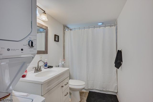520 Oak St, Kenilworth Boro, NJ 07033