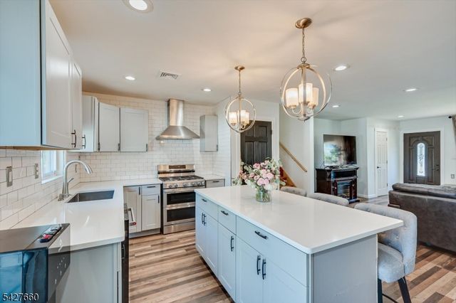 520 Oak St, Kenilworth Boro, NJ 07033