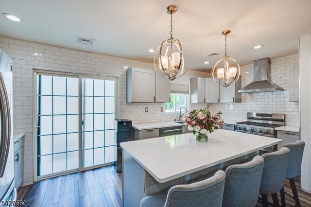 520 Oak St, Kenilworth Boro, NJ 07033