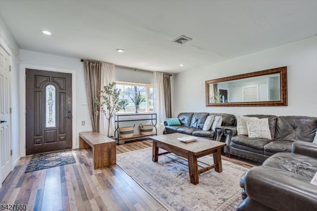 520 Oak St, Kenilworth Boro, NJ 07033