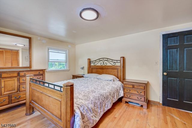 520 Oak St, Kenilworth Boro, NJ 07033