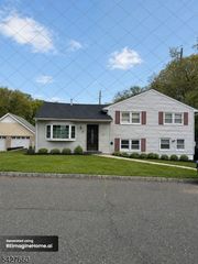 520 Oak St, Kenilworth Boro, NJ 07033