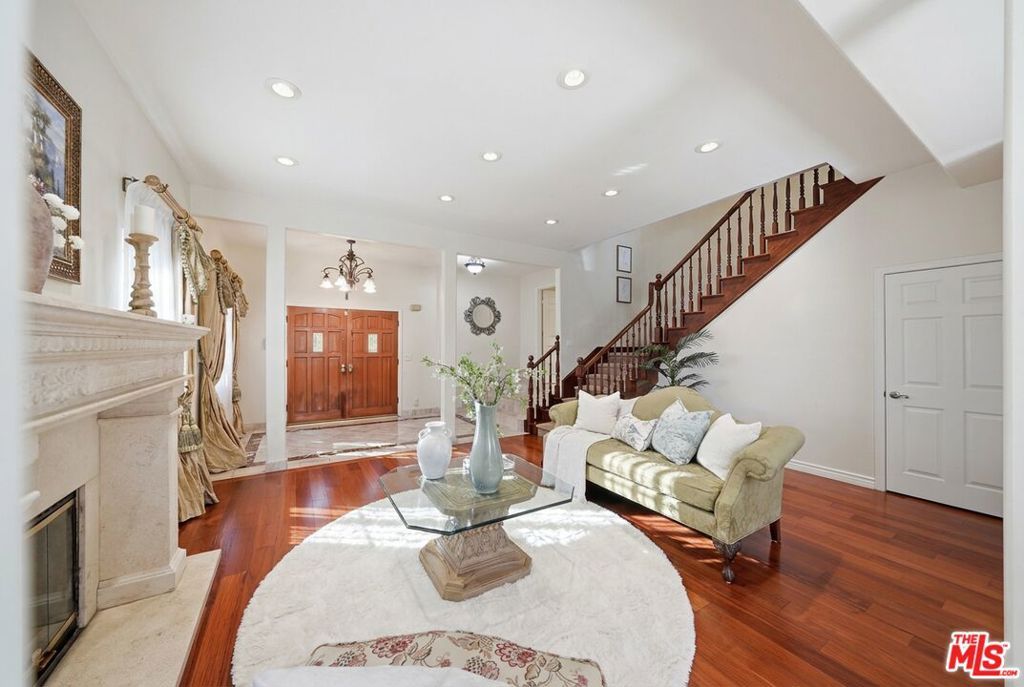 Image 15 of property listing at 4814 Ramsdell Avenue, La Crescenta, CA 91214