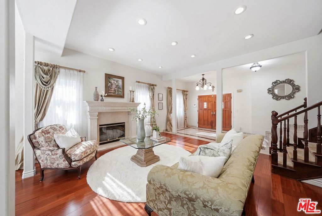 Image 16 of property listing at 4814 Ramsdell Avenue, La Crescenta, CA 91214