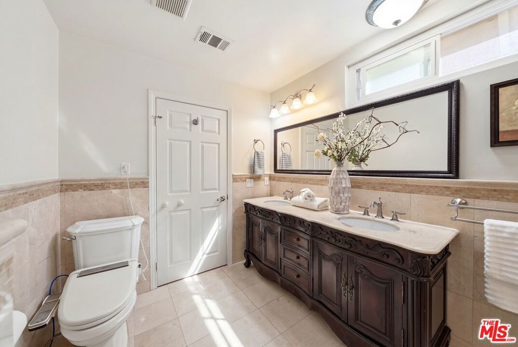 Image 34 of property listing at 4814 Ramsdell Avenue, La Crescenta, CA 91214