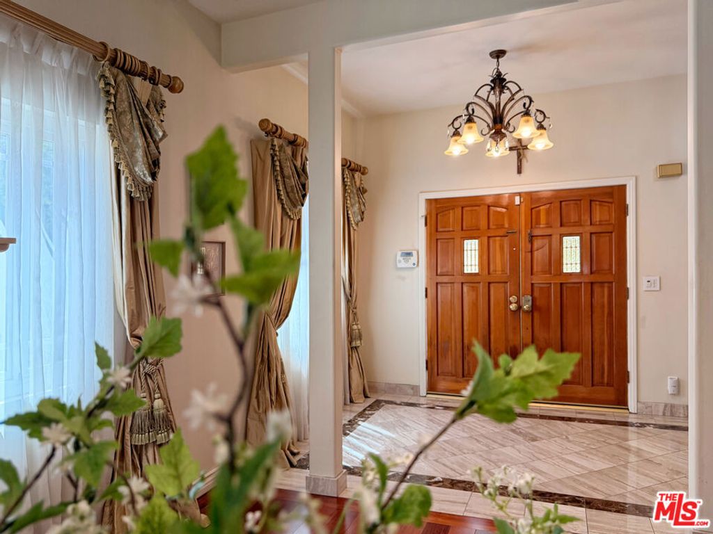 Image 8 of property listing at 4814 Ramsdell Avenue, La Crescenta, CA 91214