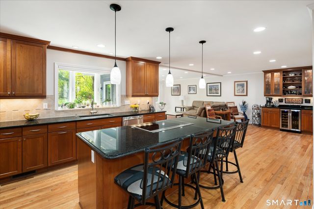 27 Nob Hill Lane, Stamford, CT 06903