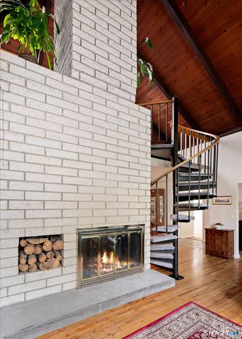 27 Nob Hill Lane, Stamford, CT 06903