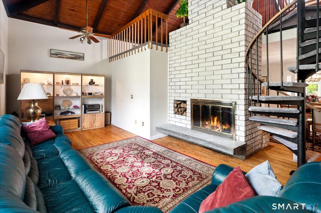 27 Nob Hill Lane, Stamford, CT 06903