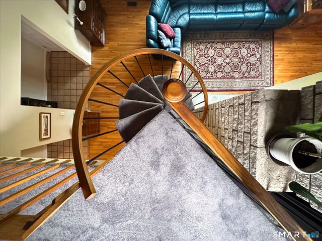 27 Nob Hill Lane, Stamford, CT 06903