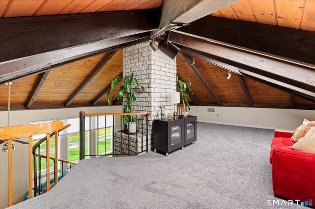 27 Nob Hill Lane, Stamford, CT 06903