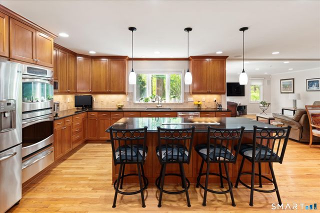 27 Nob Hill Lane, Stamford, CT 06903