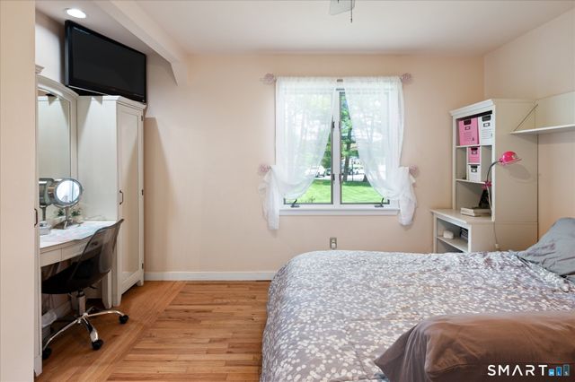 27 Nob Hill Lane, Stamford, CT 06903