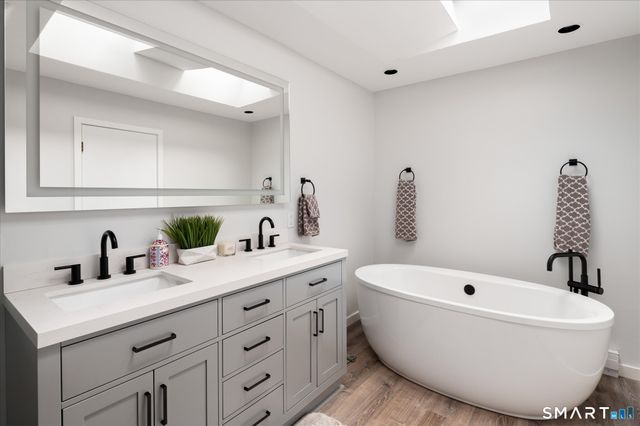 27 Nob Hill Lane, Stamford, CT 06903