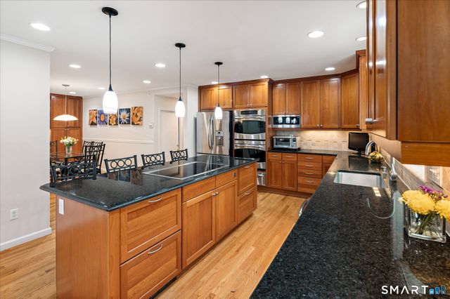 27 Nob Hill Lane, Stamford, CT 06903