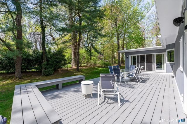 27 Nob Hill Lane, Stamford, CT 06903