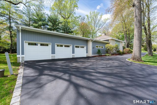 27 Nob Hill Lane, Stamford, CT 06903