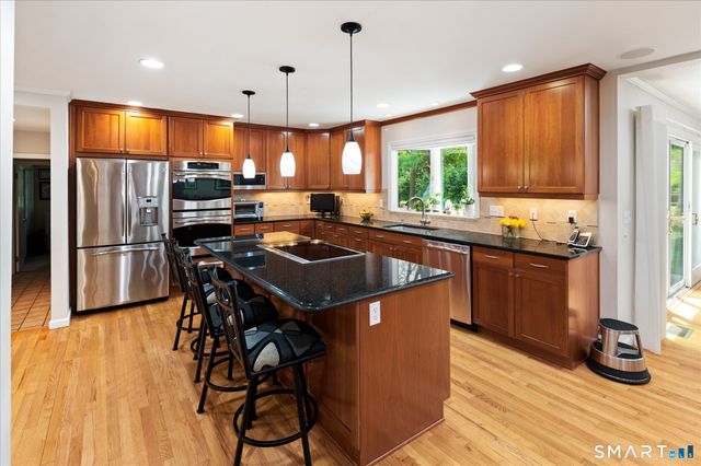 27 Nob Hill Lane, Stamford, CT 06903