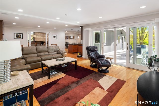 27 Nob Hill Lane, Stamford, CT 06903