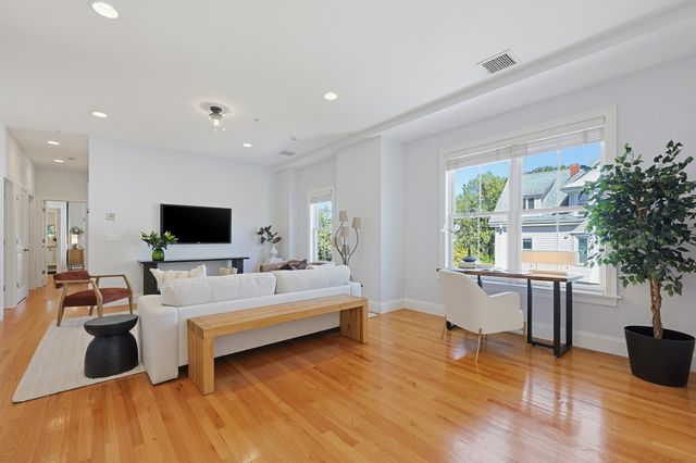 45 Endicott Ave 8, Somerville, MA 02144