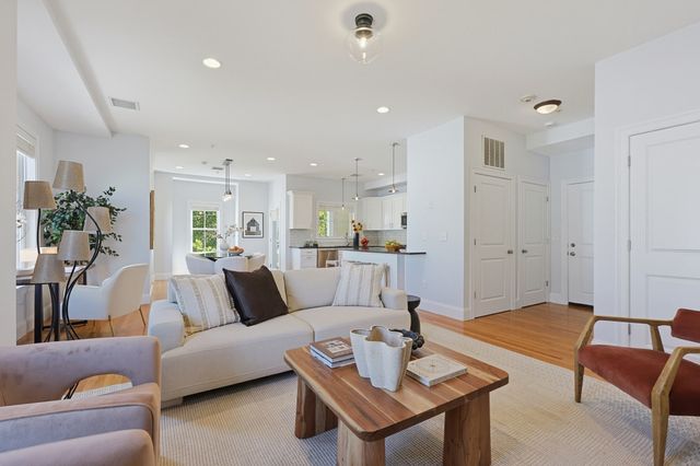 45 Endicott Ave 8, Somerville, MA 02144