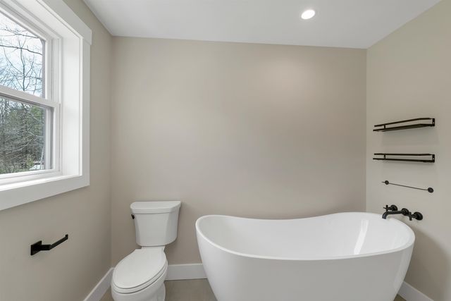 83 W Parish Road, Concord, NH 03301