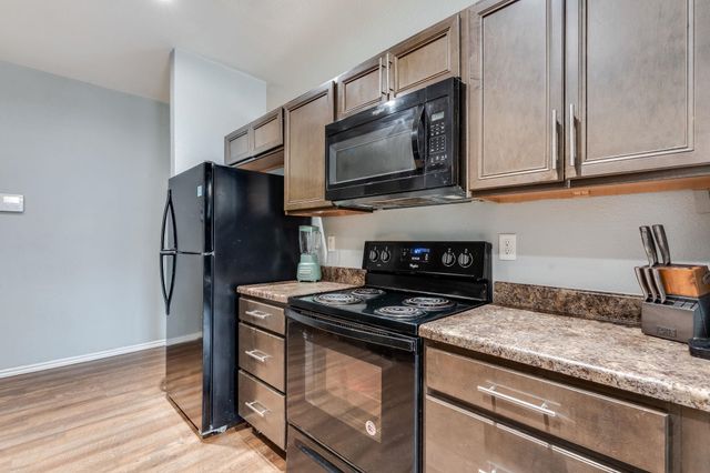 2146 S Green St, Wichita, KS 67211