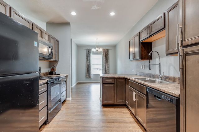 2146 S Green St, Wichita, KS 67211