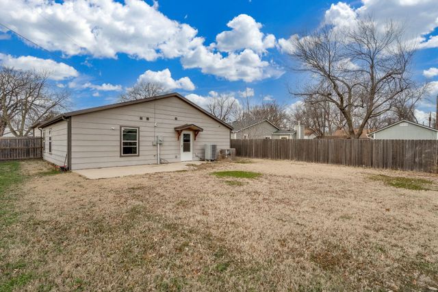 2146 S Green St, Wichita, KS 67211