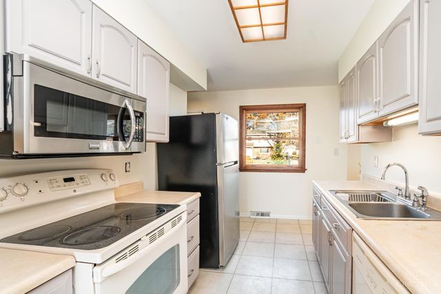 694 Buff Court, Springfield Twp., OH 45231