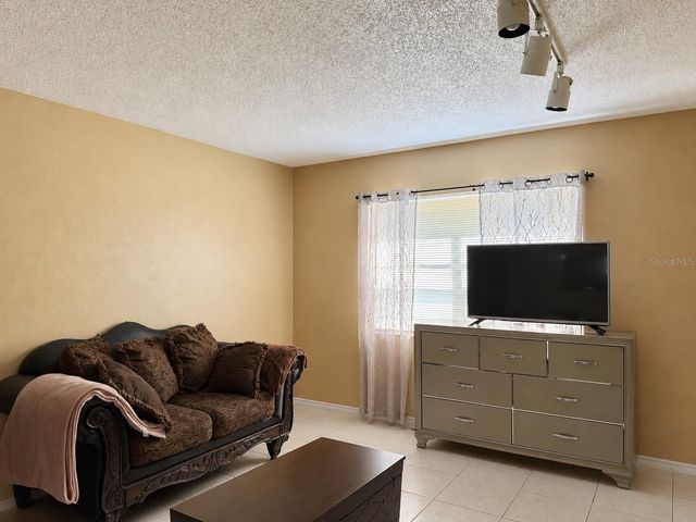 7011 WATERSIDE DR, Tampa, FL 33617