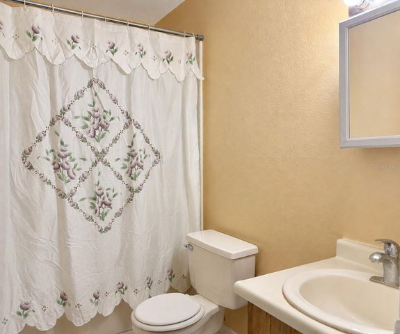 7011 WATERSIDE DR, Tampa, FL 33617