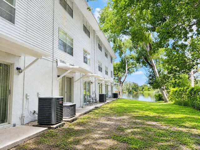 7011 WATERSIDE DR, Tampa, FL 33617