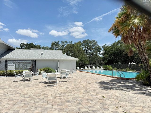 7011 WATERSIDE DR, Tampa, FL 33617